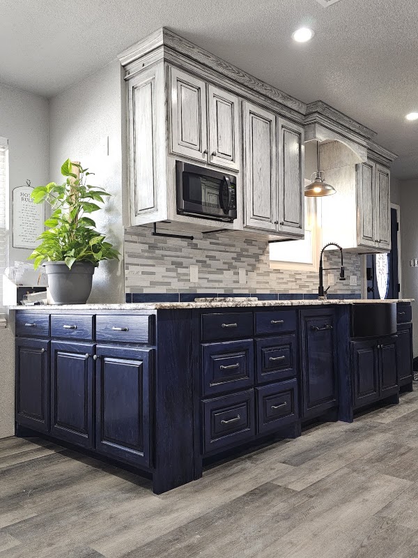 RC Remodeling & Custom Cabinets logo